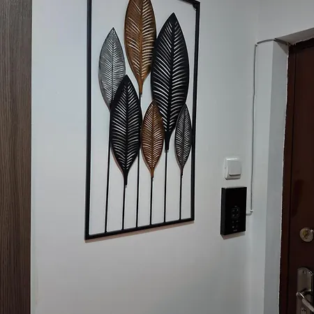 Parliament View 2br Heart Of Free Minibar * بوخارست